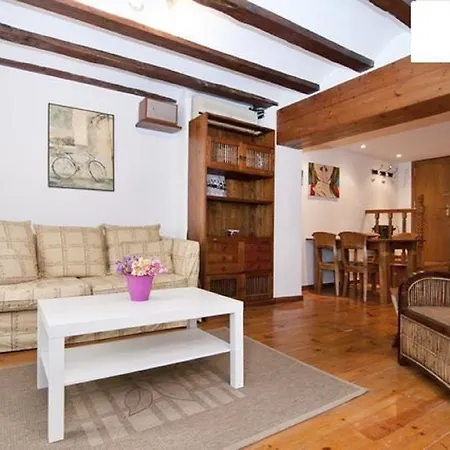 Quiet Apartment! Sagrada Familia! Apartment
